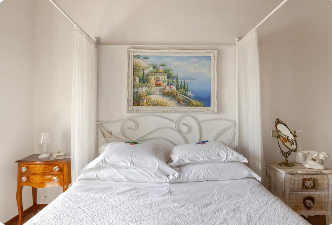 Affascinante Appartamento Nel Castello. Moniga del Garda ภายนอก รูปภาพ