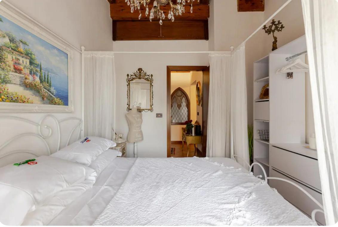 Affascinante Appartamento Nel Castello. Moniga del Garda ภายนอก รูปภาพ